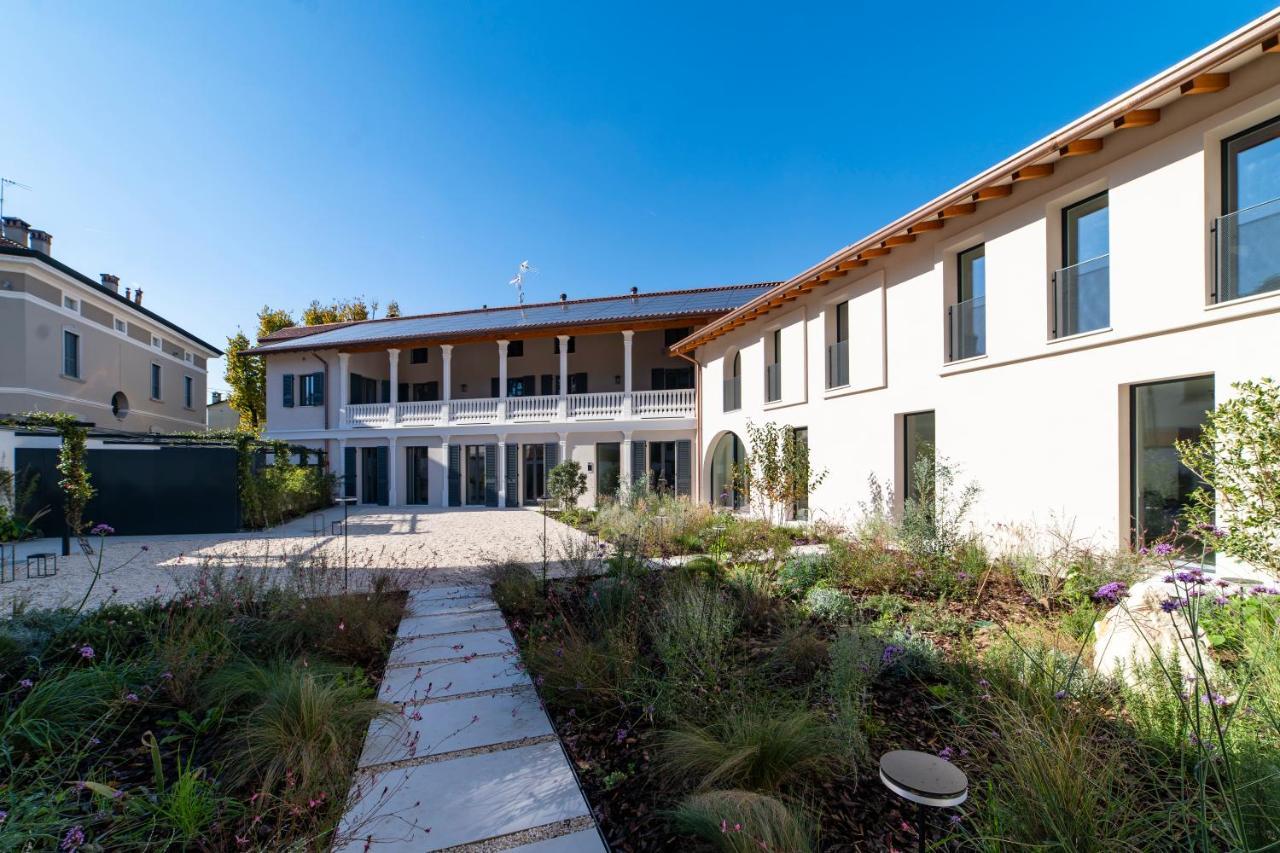 Via Vittorio Veneto 468 Chiari Aparthotel Exterior photo